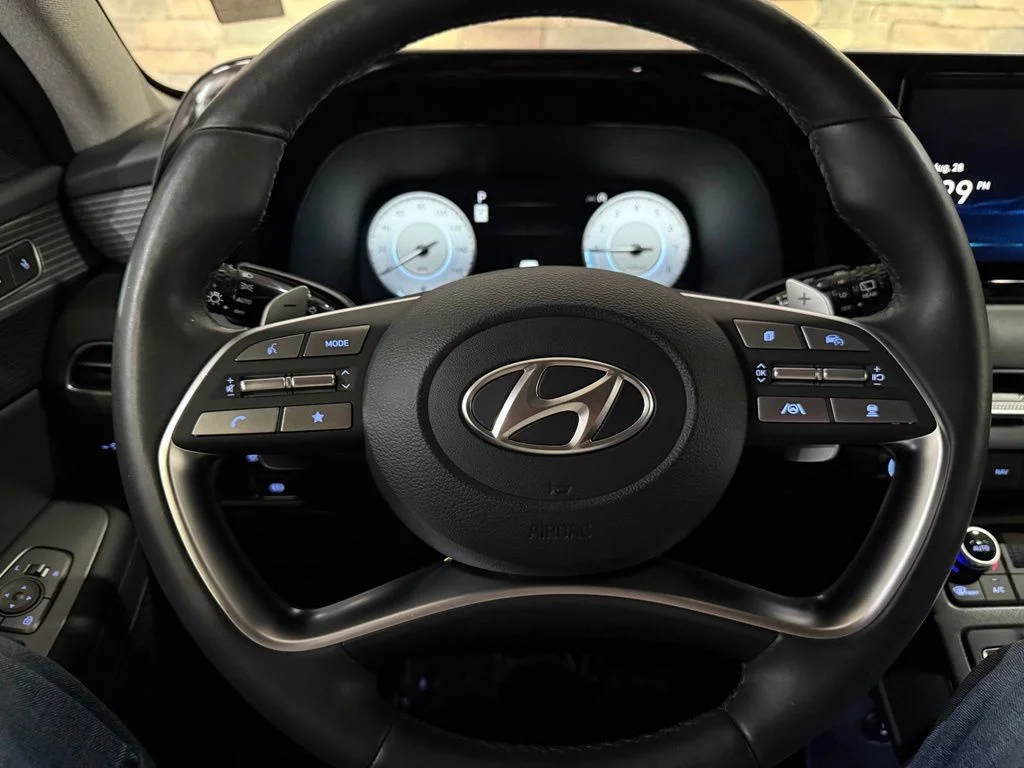 Used 2023 Graphite Hyundai Limited image 16