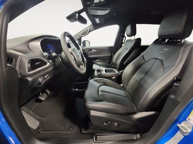 New 2026 Hydro Blue Pearl-Coat Exterior Paint Chrysler Select image 9