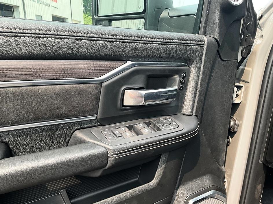 New 2026 Ceramic Gray Clear-Coat Exterior Paint RAM Laramie image 12