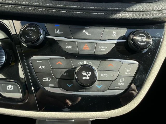Used 2024 Black Chrysler Select image 19