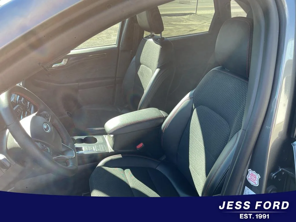 2025 Ford Escape ST-Line - Photo 11