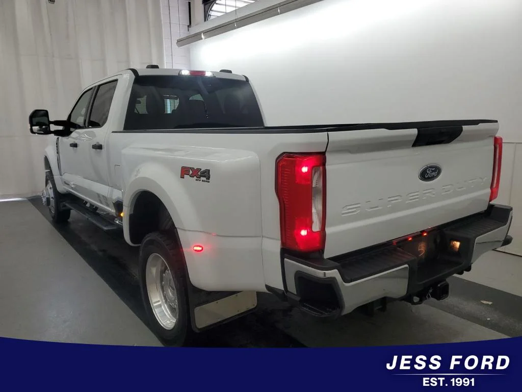 Used 2025 Oxford White Ford XLT image 2