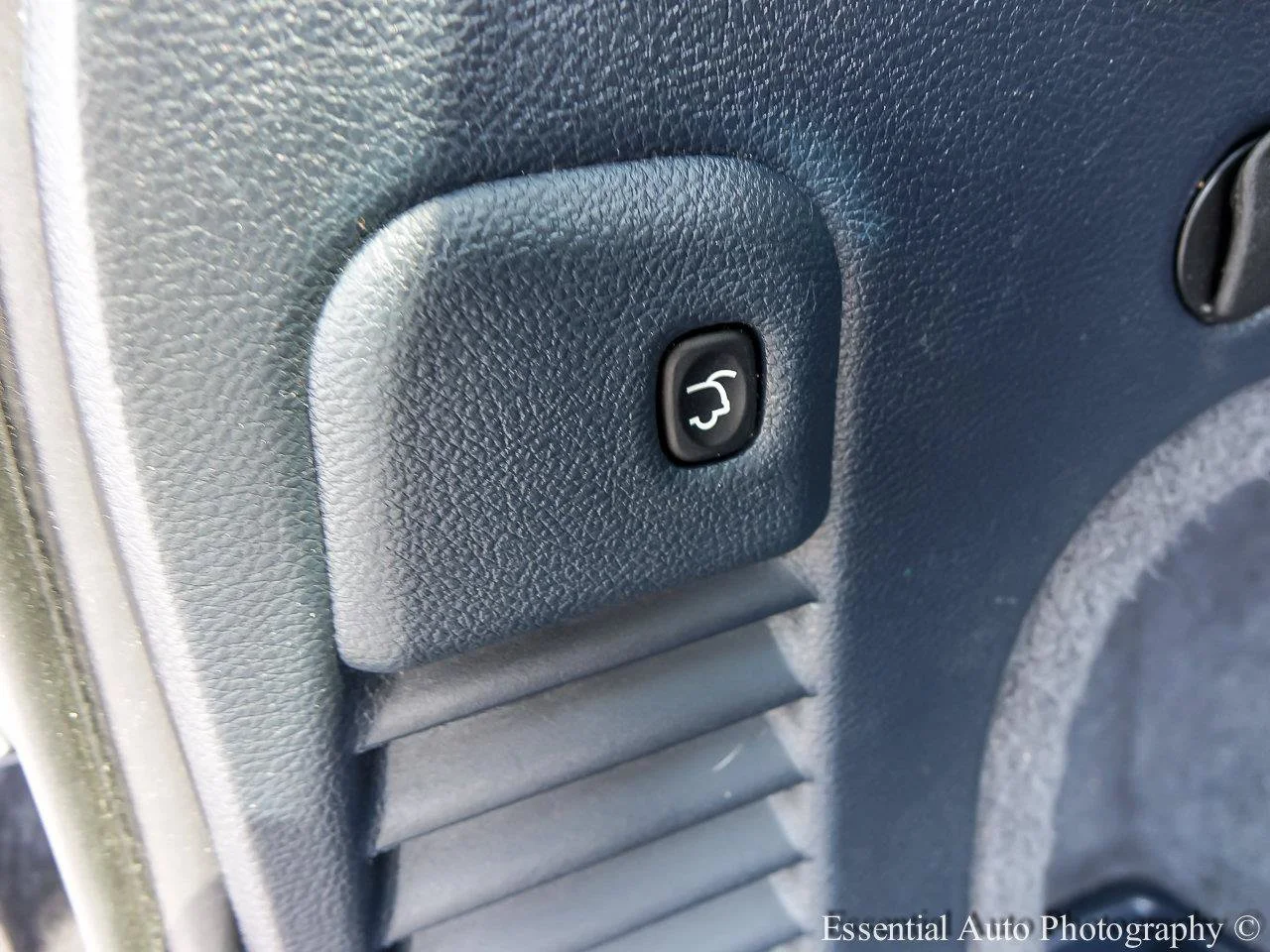 Used 2020 Diamond Black Crystal Pearlcoat Jeep Summit image 22
