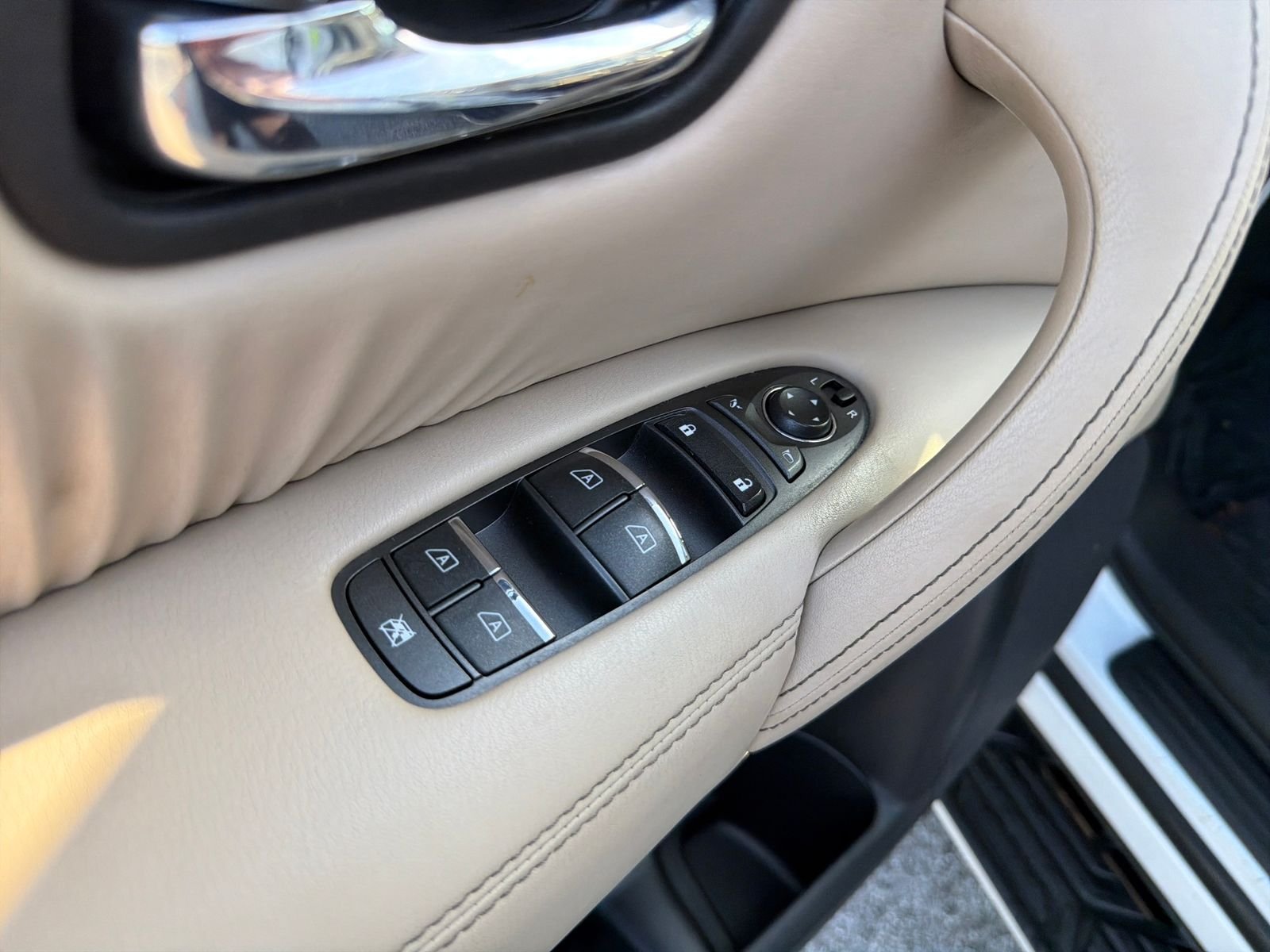 Certified Used 2023 White Nissan SL image 26