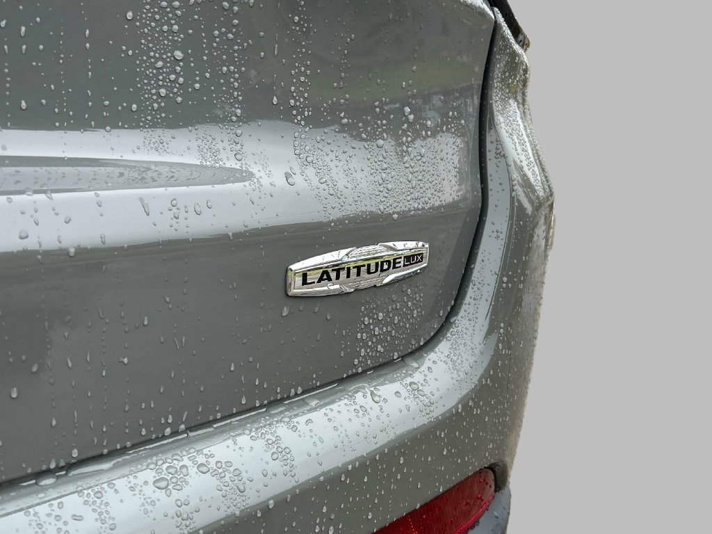 Used 2023 Gray Jeep Latitude Lux image 15