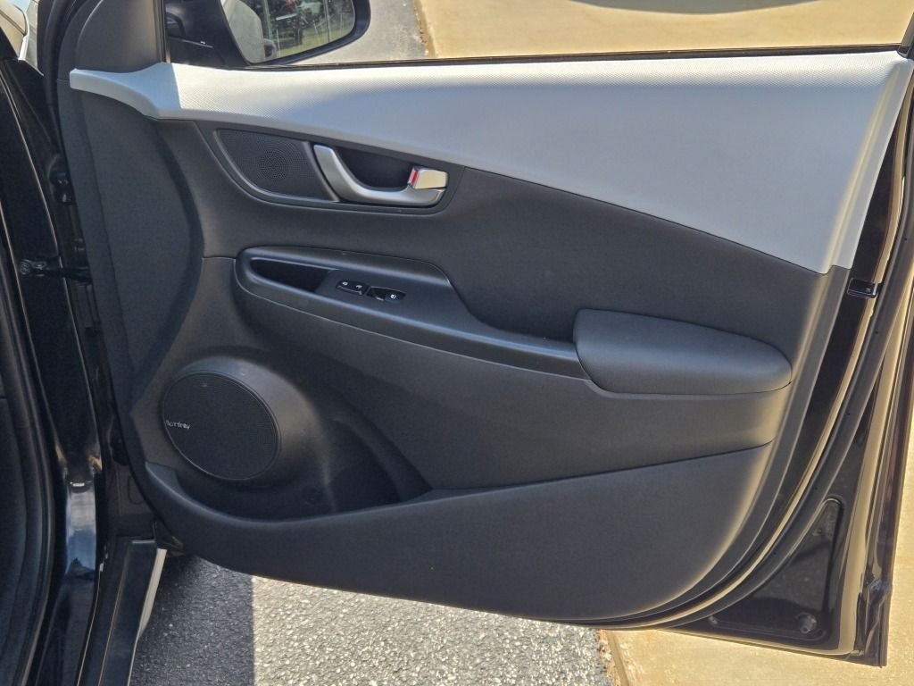 Used 2021 Ultra Black Hyundai Limited image 4
