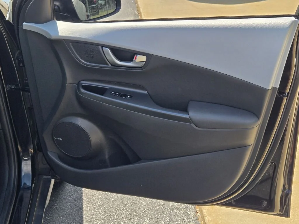 Used 2021 Black Hyundai Limited image 4