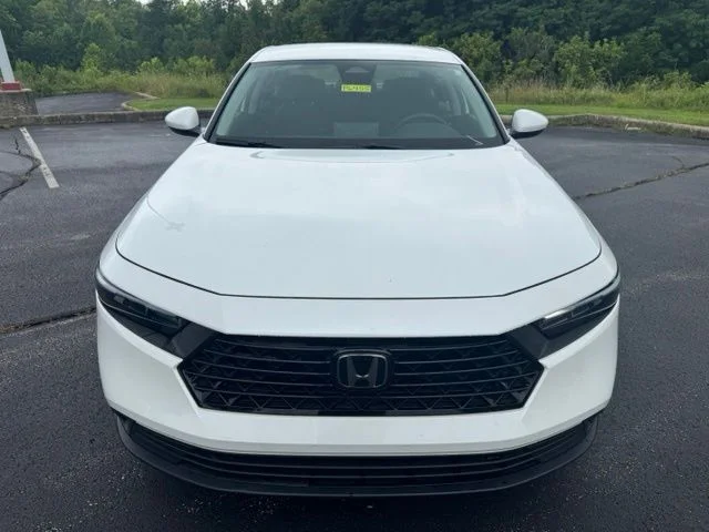 Used 2025 Platinum White Pearl Honda LX image 8
