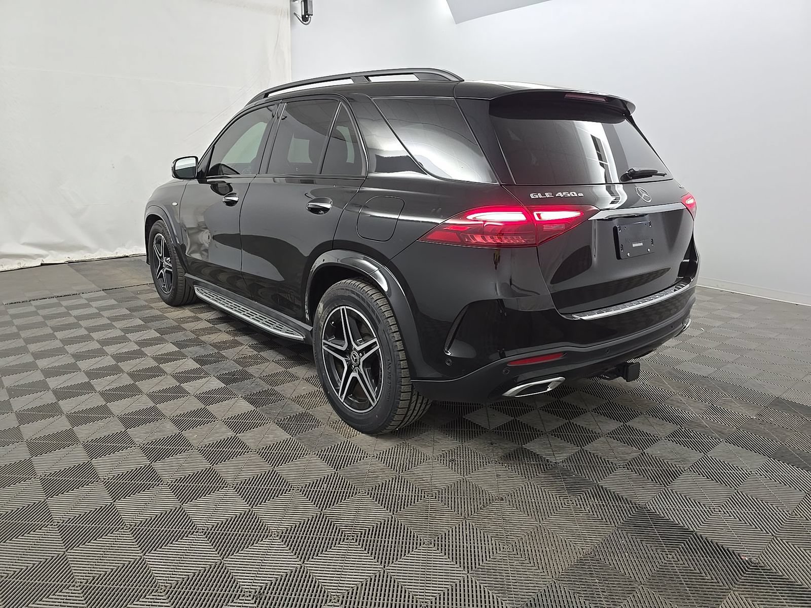 Certified Used 2025 Black Mercedes-Benz GLE 450e image 6