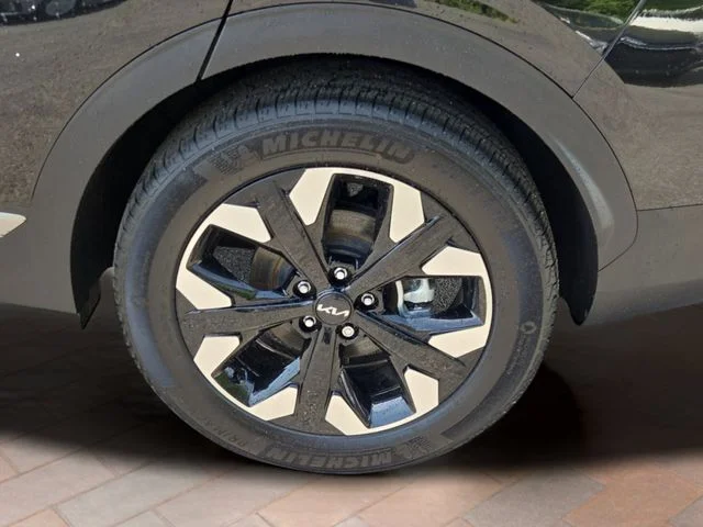 Used 2024 Black Kia X-Line image 28