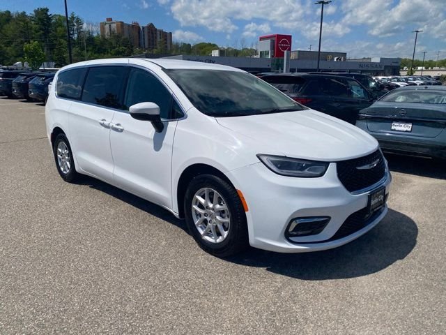 Used 2023 Bright White Clearcoat Chrysler Touring L image 26