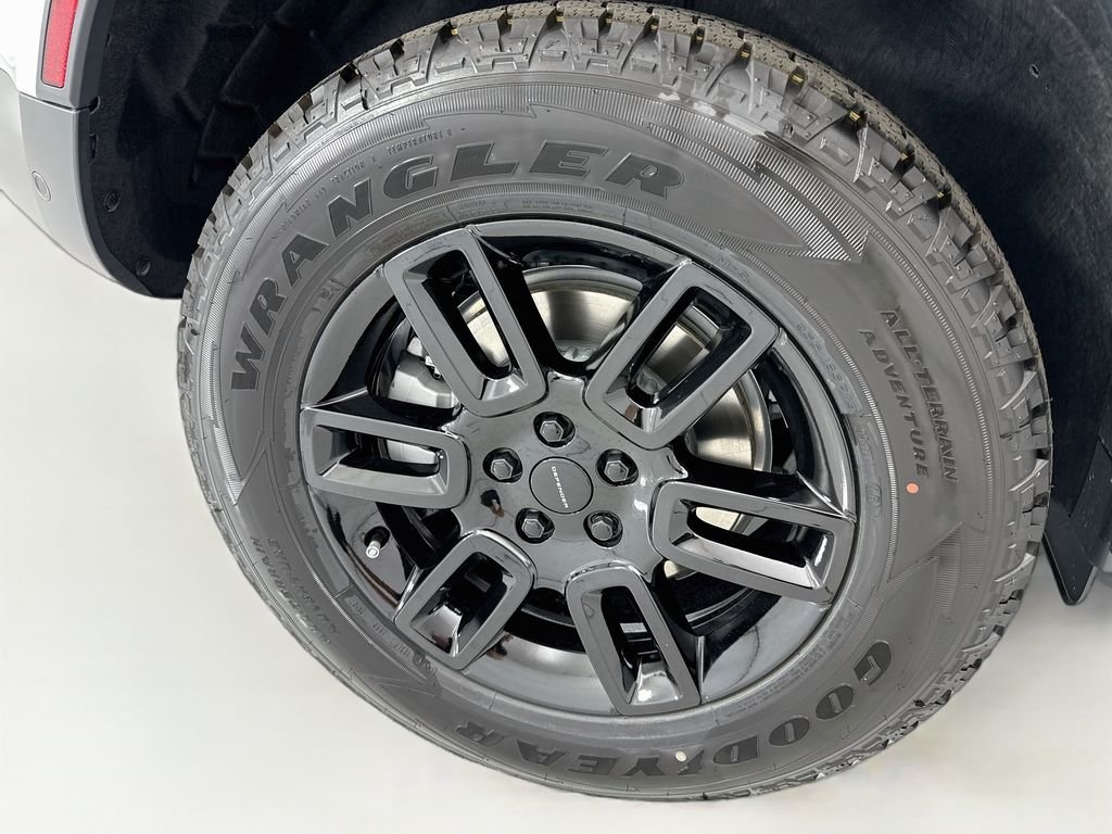 Used 2026 Fuji White Land Rover S image 33