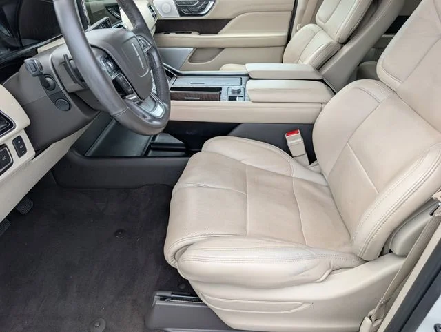 Used 2020 White Lincoln Reserve image 15