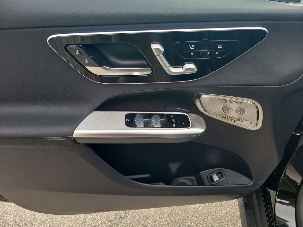 New 2026 Black Mercedes-Benz GLC 300 image 19