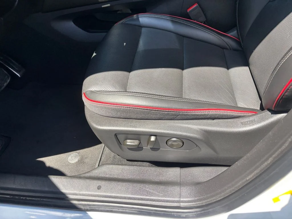 Used 2022 White Buick Essence image 22
