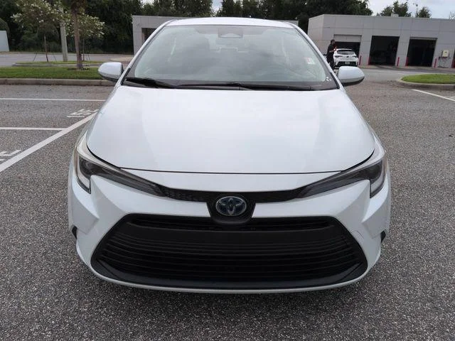 Certified Used 2024 WIND CHILL PEARL Toyota  image 9