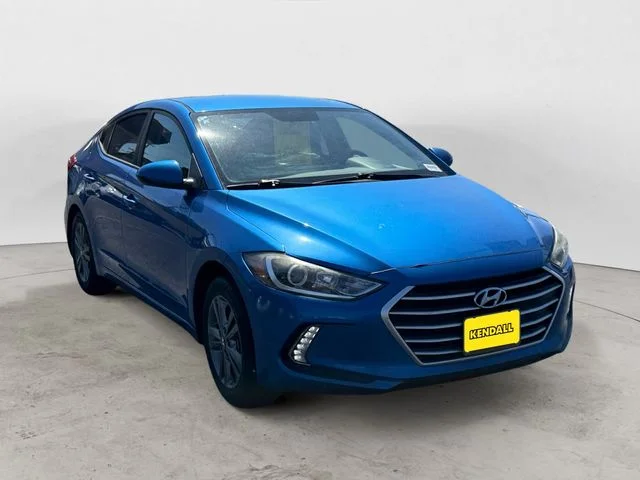 Used 2017 Blue Hyundai SE image 3