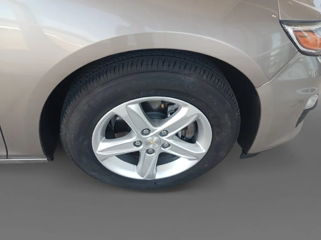 Used 2025 Mineral Gray Metallic Chevrolet LS image 15