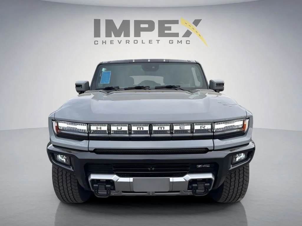 Used 2025 Meteorite Metallic (Grey) GMC 3X image 8