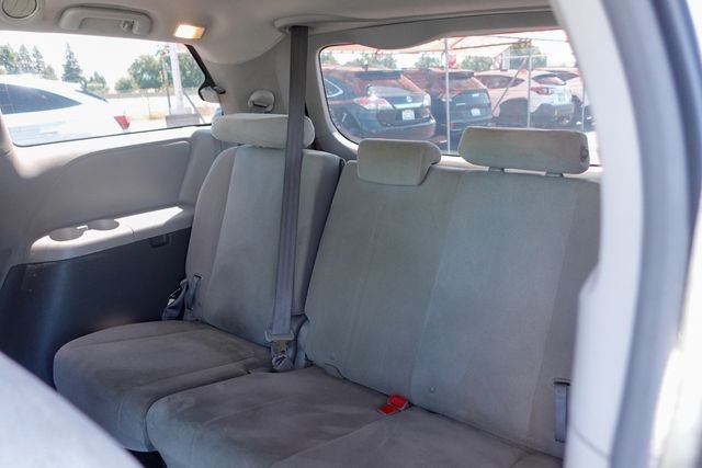 Used 2017 White Toyota L image 24