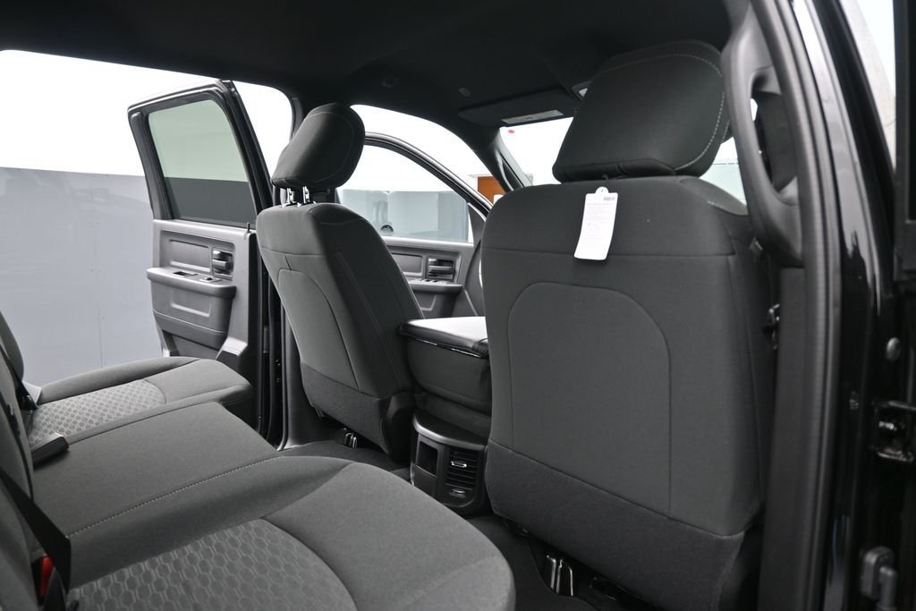 New 2026 Diamond Black Crystal Pearl-Coat Exterior Paint RAM Tradesman image 16