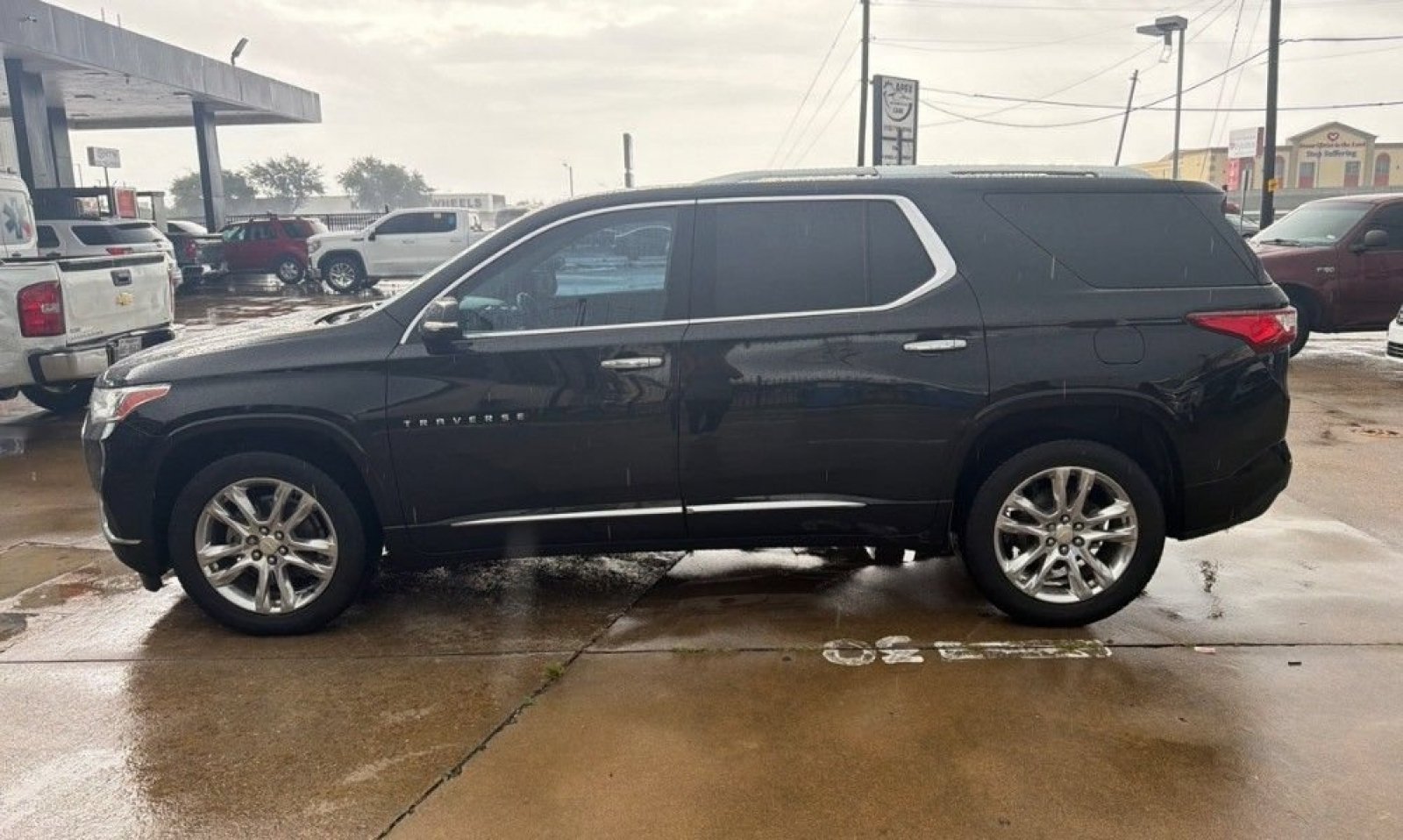 Used 2019 Mosaic Black Metallic Chevrolet High Country image 9