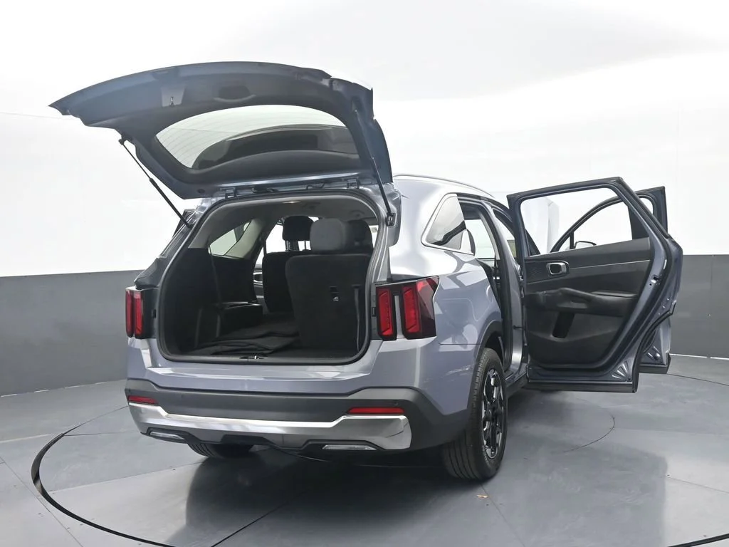 Used 2025 Silver Kia S image 75