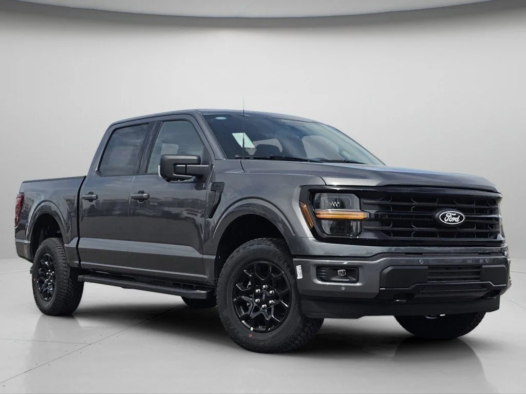 New 2026 Carbonized Gray Metallic Ford XLT image 2