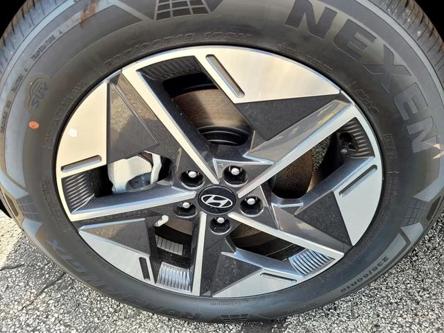 Used 2025 Gray Hyundai SEL Convenience image 13