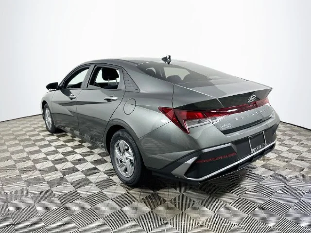New 2026 Hyundai ELANTRA SE