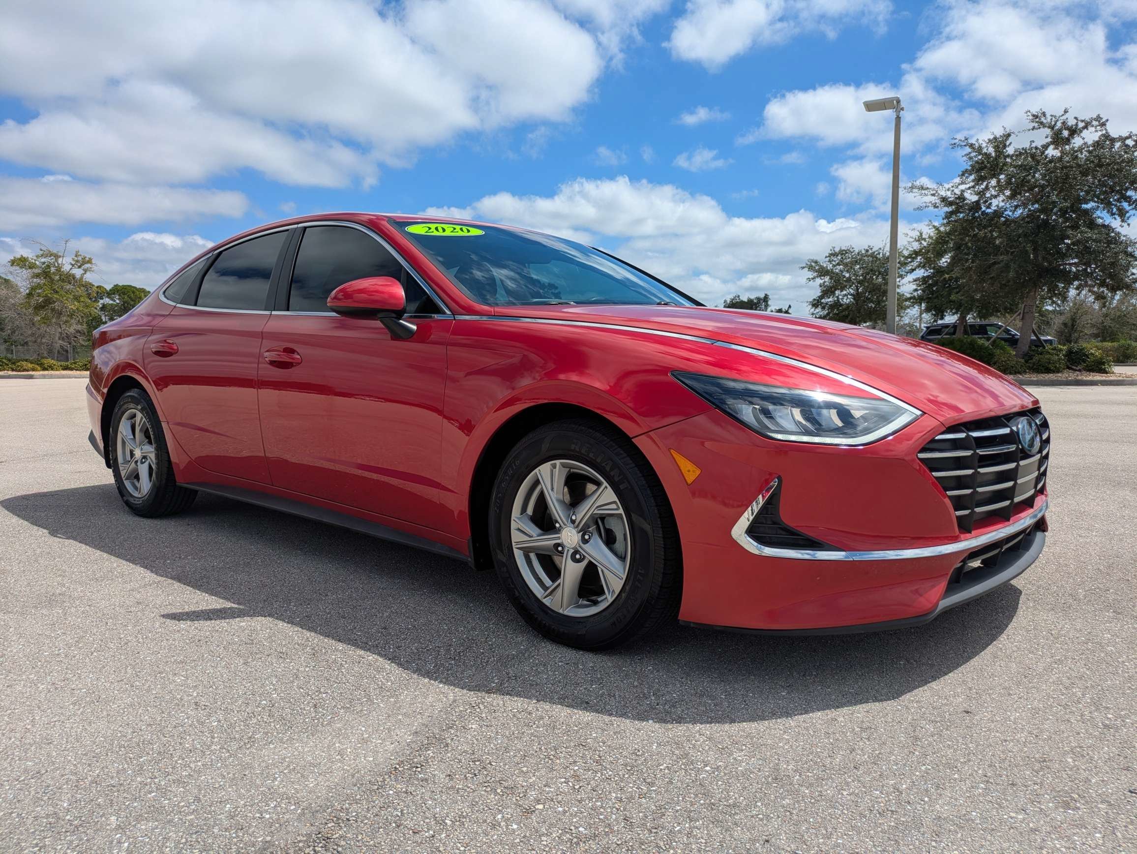 Used 2020 Calypso Red Hyundai SE image 2