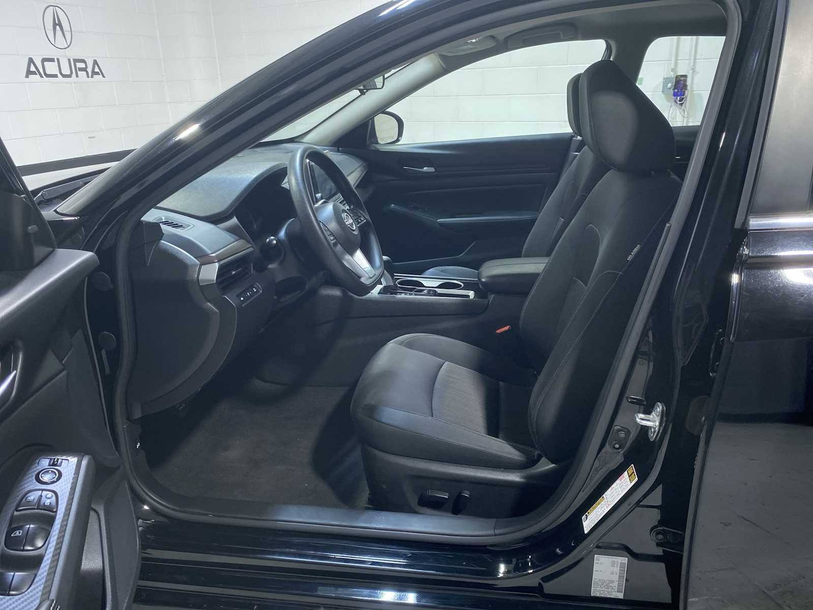 Used 2024 Super Black Nissan 2.5 SV image 2