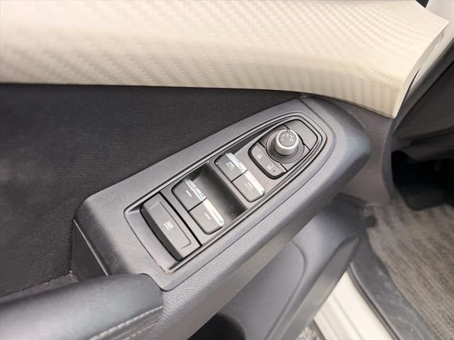 Used 2020 White Subaru Base image 20