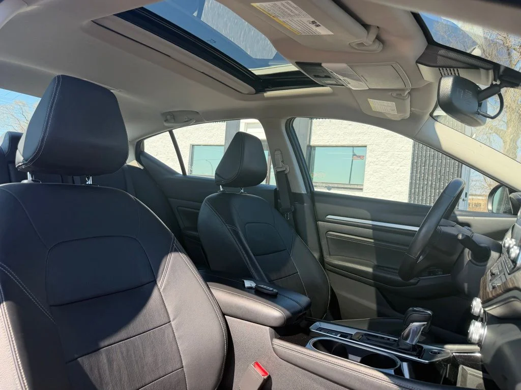 Used 2020 Blue Nissan 2.5 SL image 34