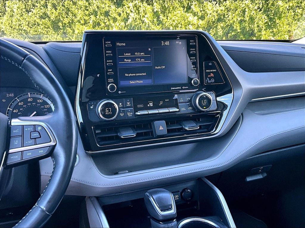 Used 2021 White Toyota XLE image 19