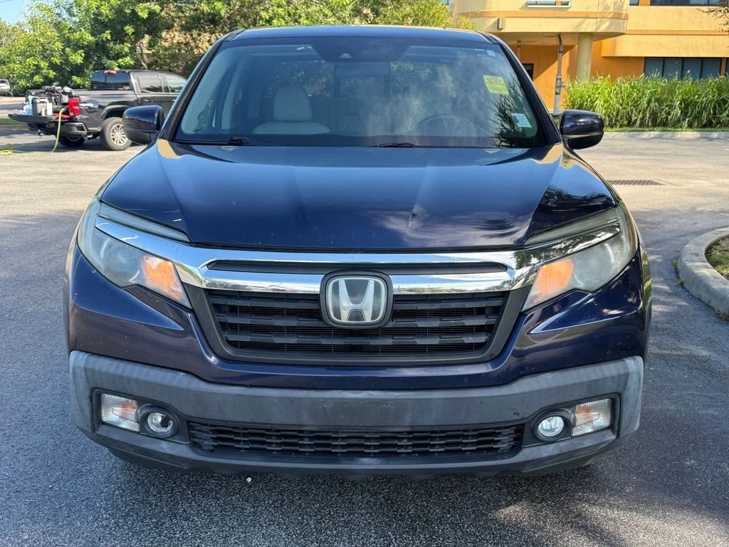 Used 2020 Obsidian Blue Pearl Honda RTL image 9