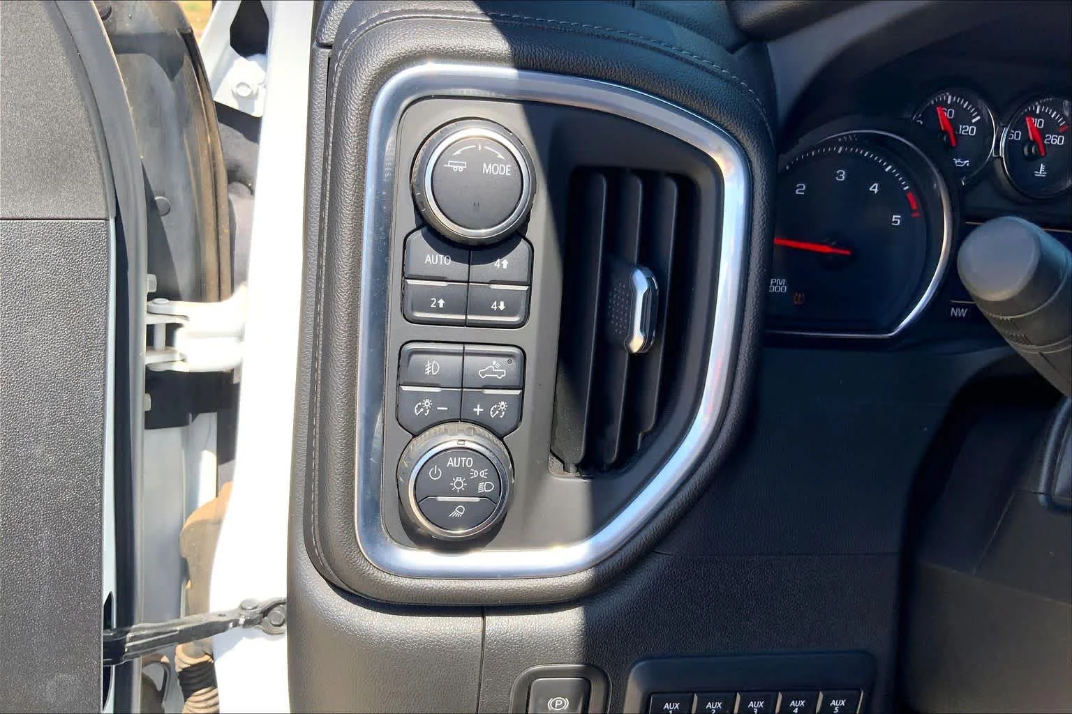 Used 2022 Summit White Chevrolet LTZ image 32