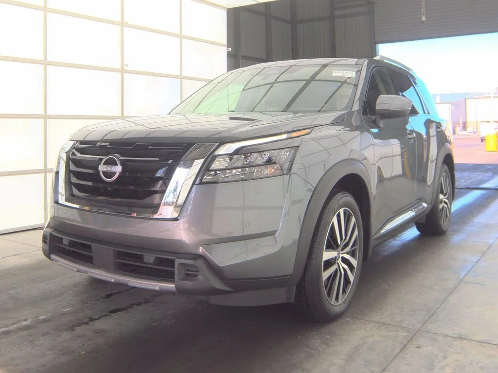 2025 Nissan Pathfinder Platinum 2WD's photo