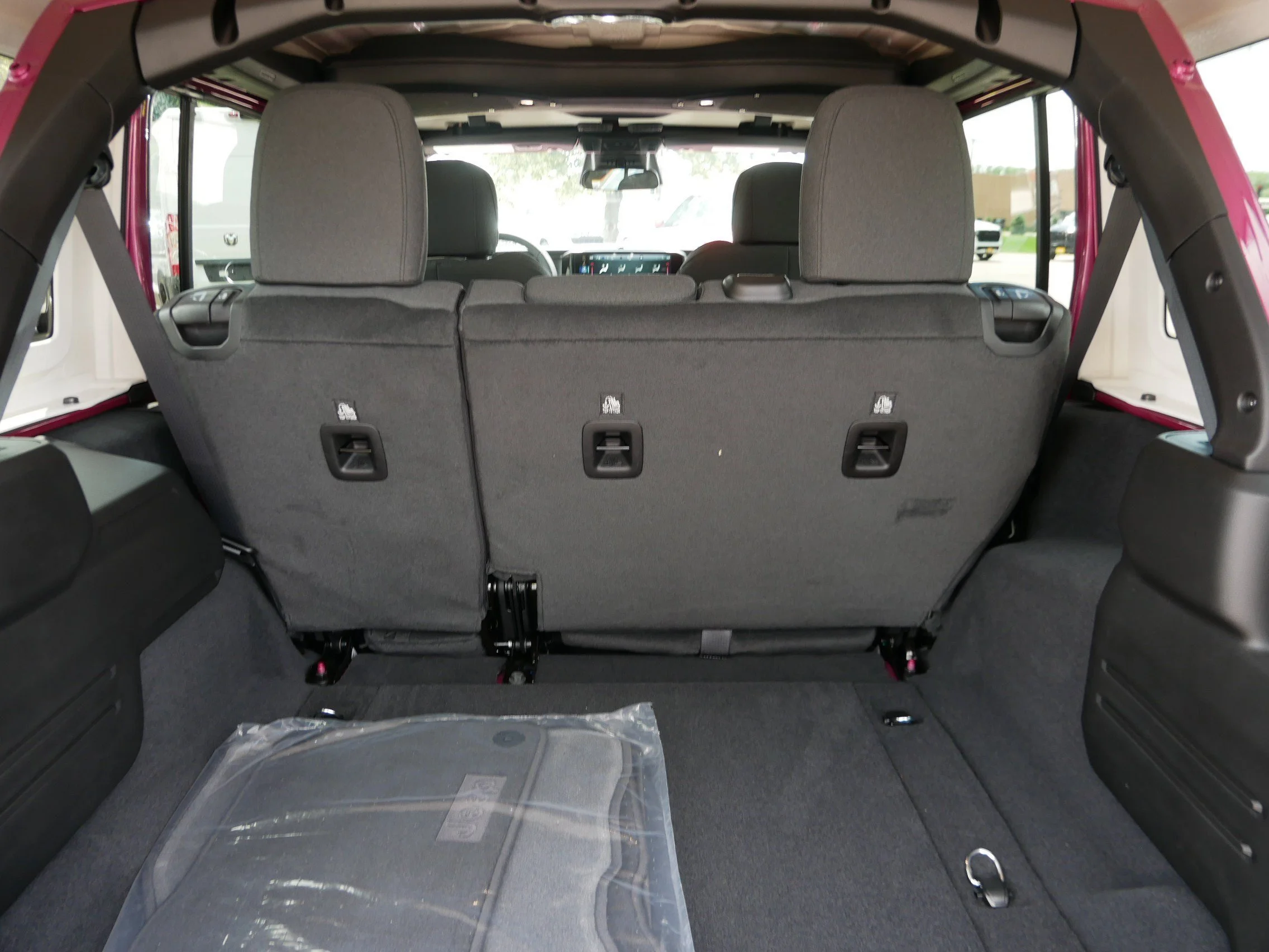 New 2026 Tuscadero Pearl-Coat Exterior Paint Jeep Sport S image 11