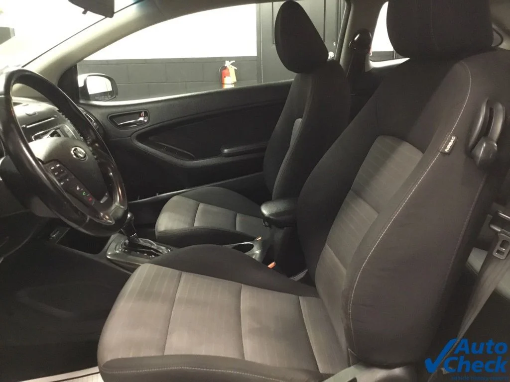 Used 2015 White Kia EX image 21