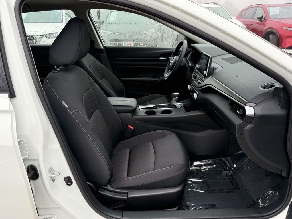 Used 2025 White Nissan 2.5 SV image 15