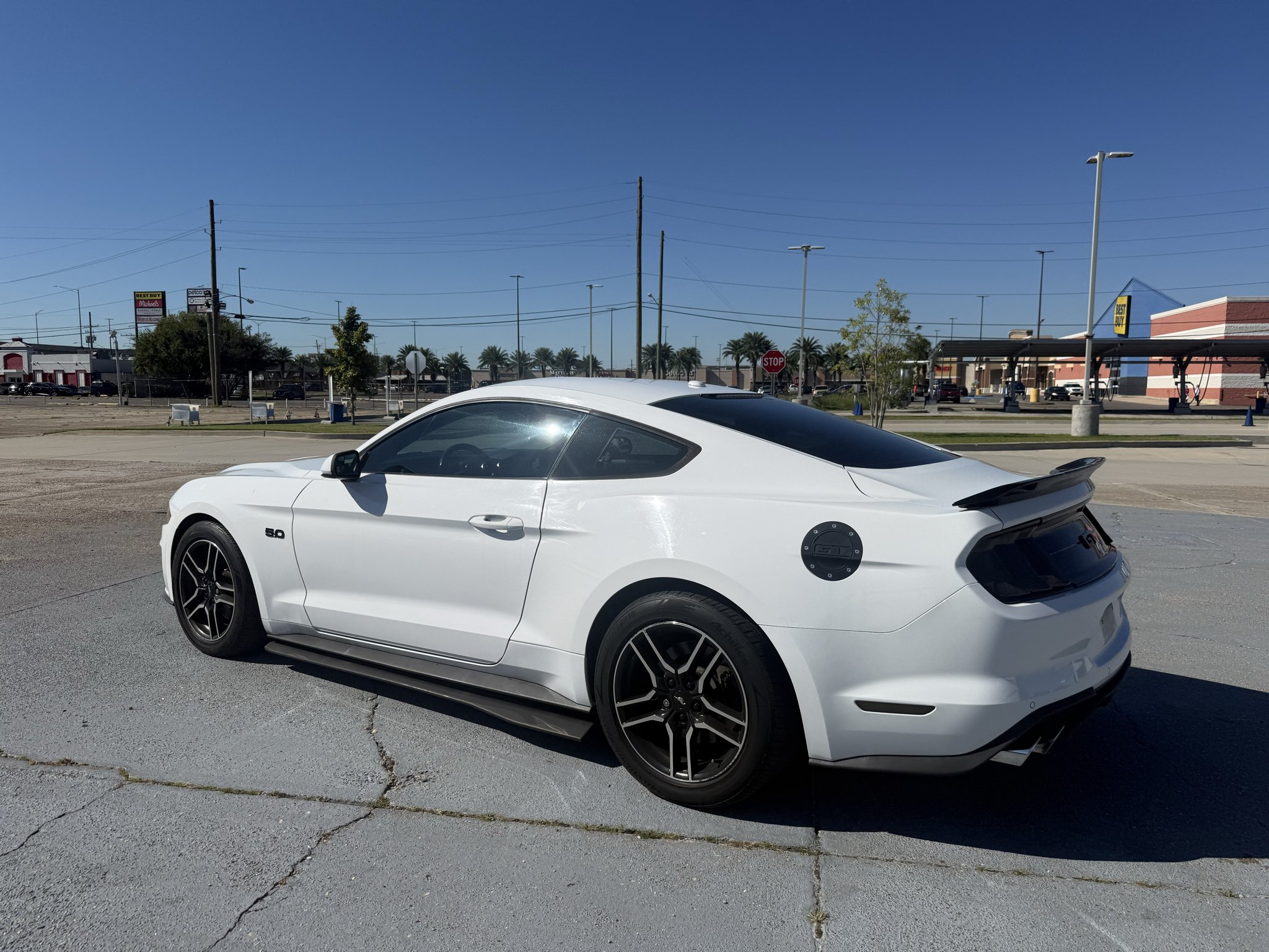 Used 2019 Oxford White Ford GT image 3