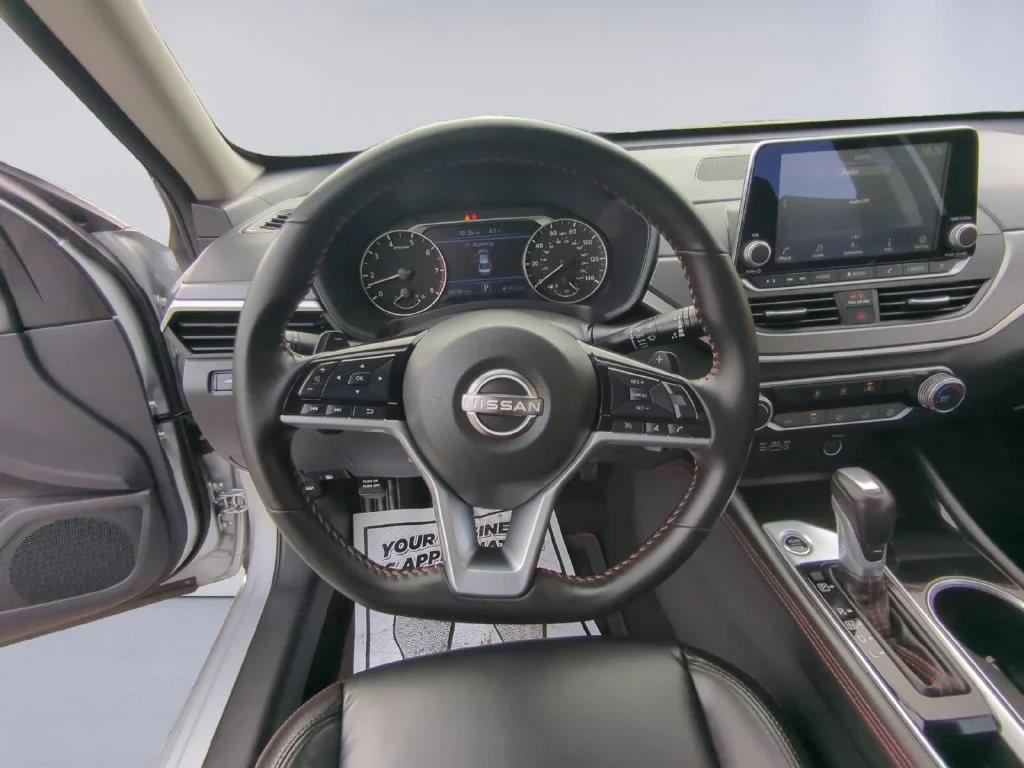 Used 2025 Silver Nissan 2.5 SR image 15