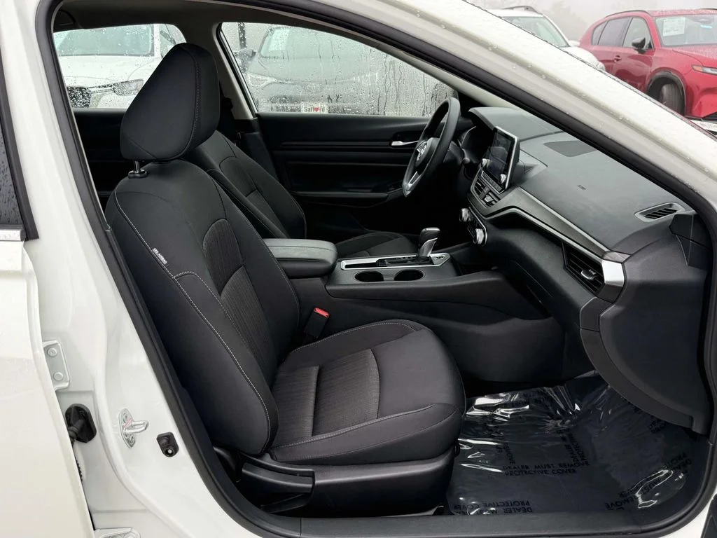 Used 2025 White Nissan 2.5 SV image 15