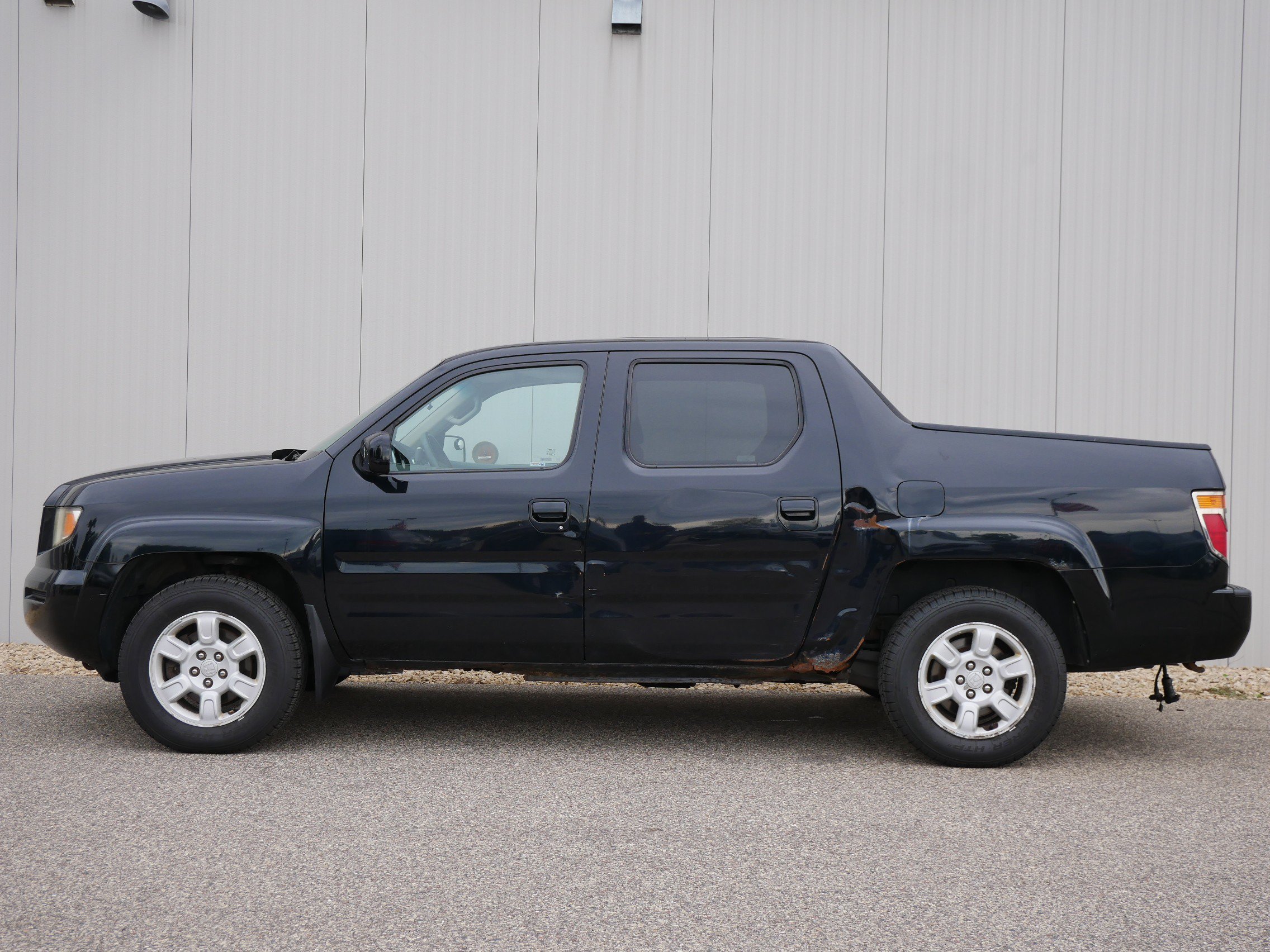 Used 2006 Honda Ridgeline RTL with VIN 2HJYK16536H557359 for sale in Hastings, Minnesota
