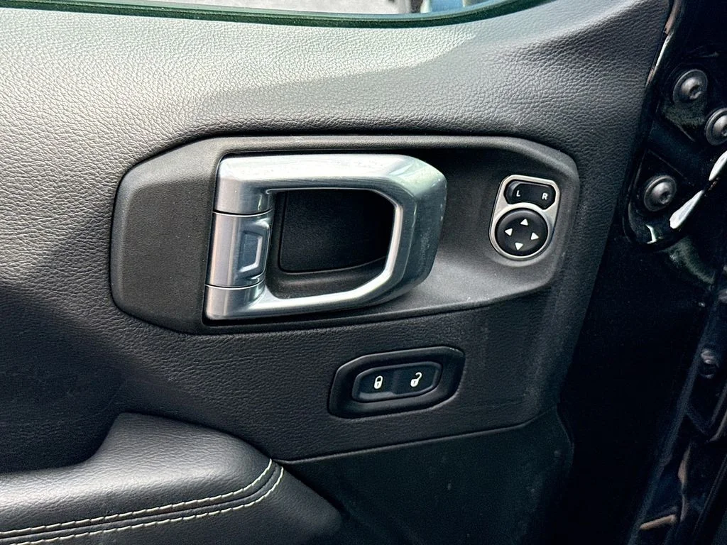 Used 2022 Black Jeep Unlimited Sahara image 19