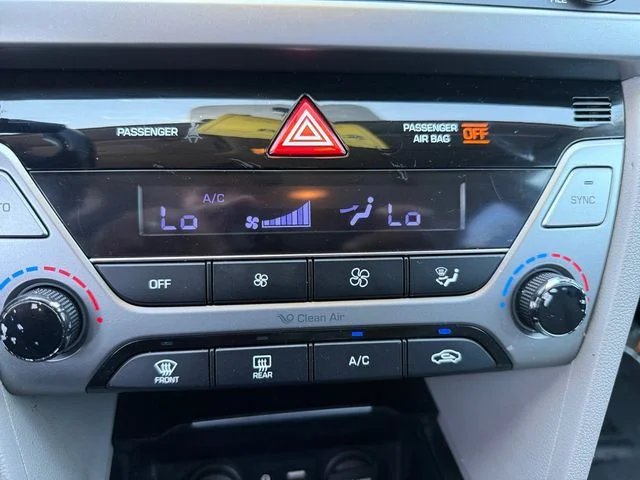 Used 2017 Blue Hyundai SE image 17