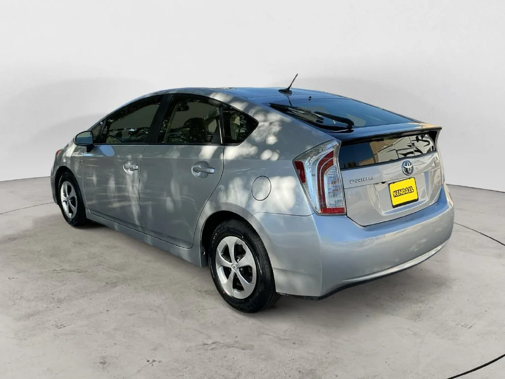 Used 2015 Silver Toyota Three image 11