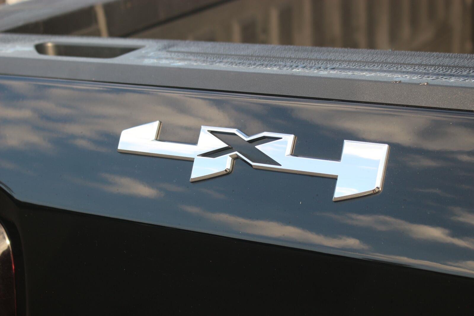 Used 2025 Onyx Black GMC SLT image 11