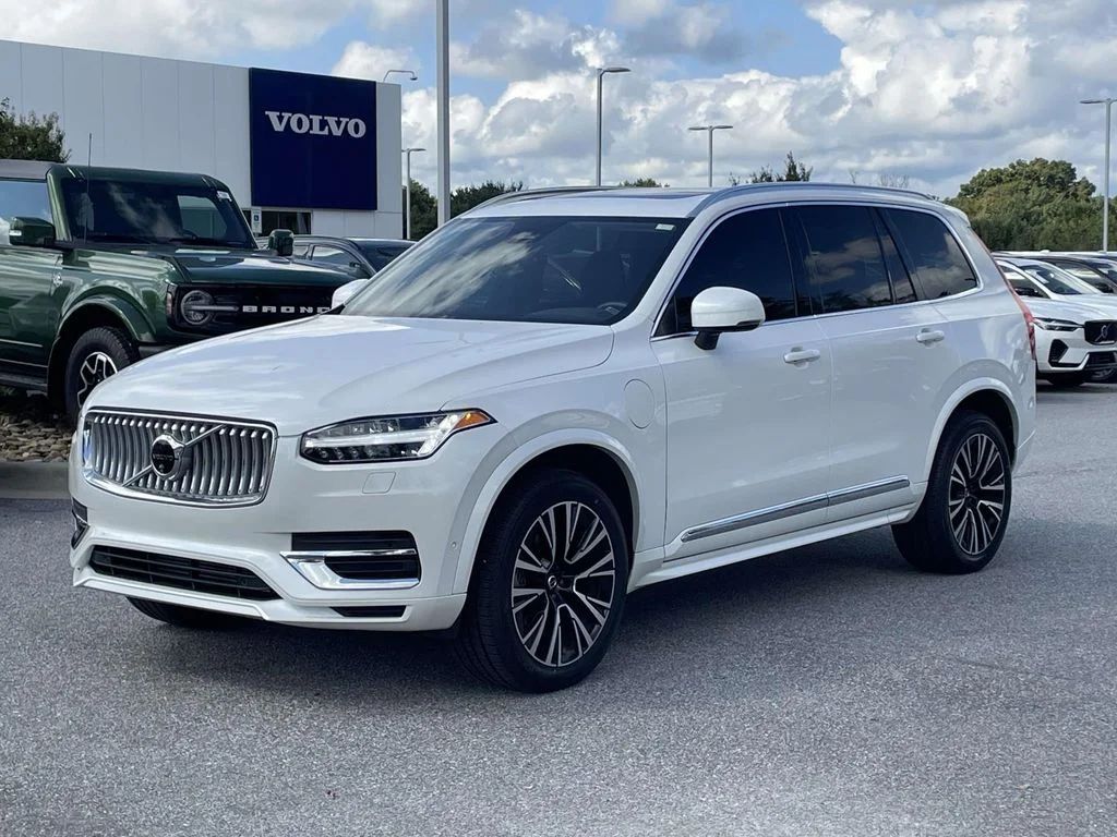 Used 2025 Crystal White Metallic Volvo Plus image 24